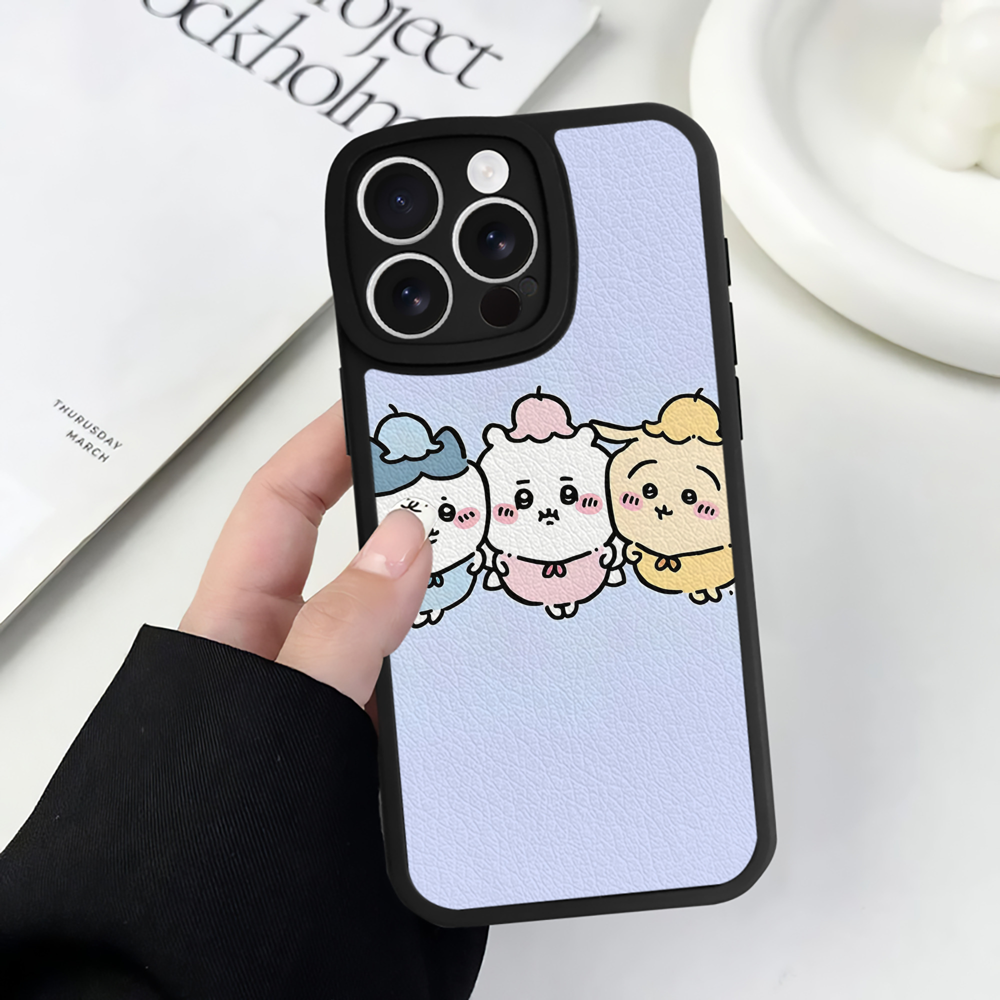 （画像用） ちいかわ Chii-kawa 【iPhone 16シリーズ対応】シリコンスマホケース（レザー調） 材質：シリコン